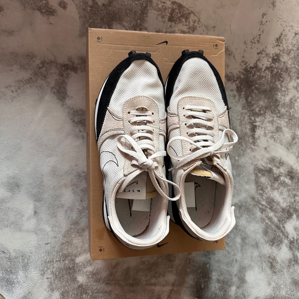 Nike Daybreak Type Light Orewood Black/Cream